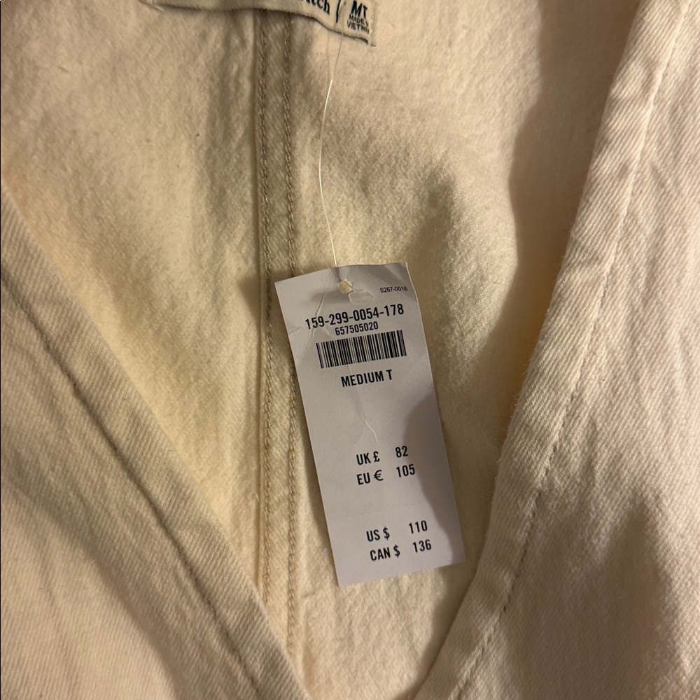 Abercrombie & Fitch - Picture 9 of 10